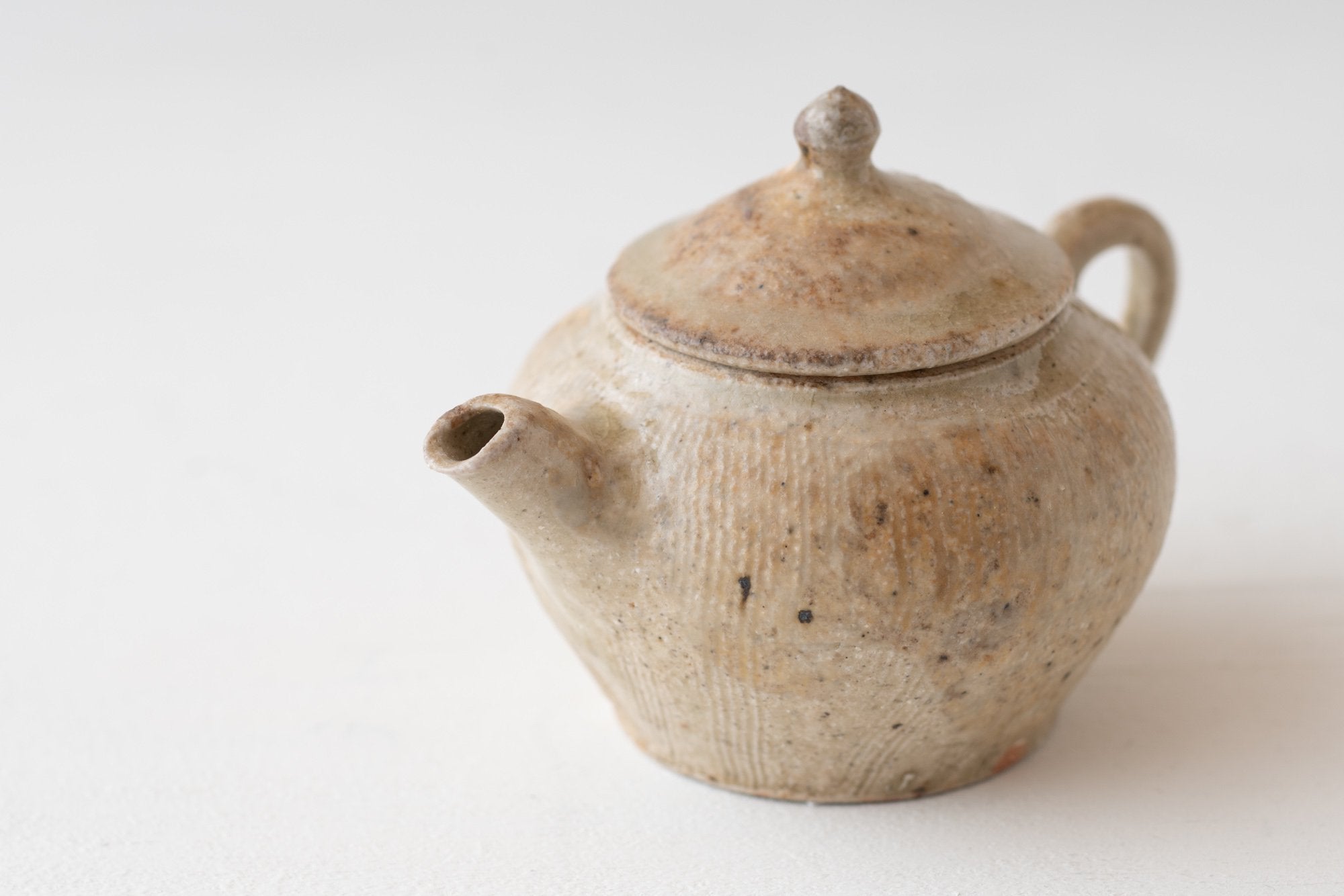 境道一/茶壷/粉引き ミモザ釉