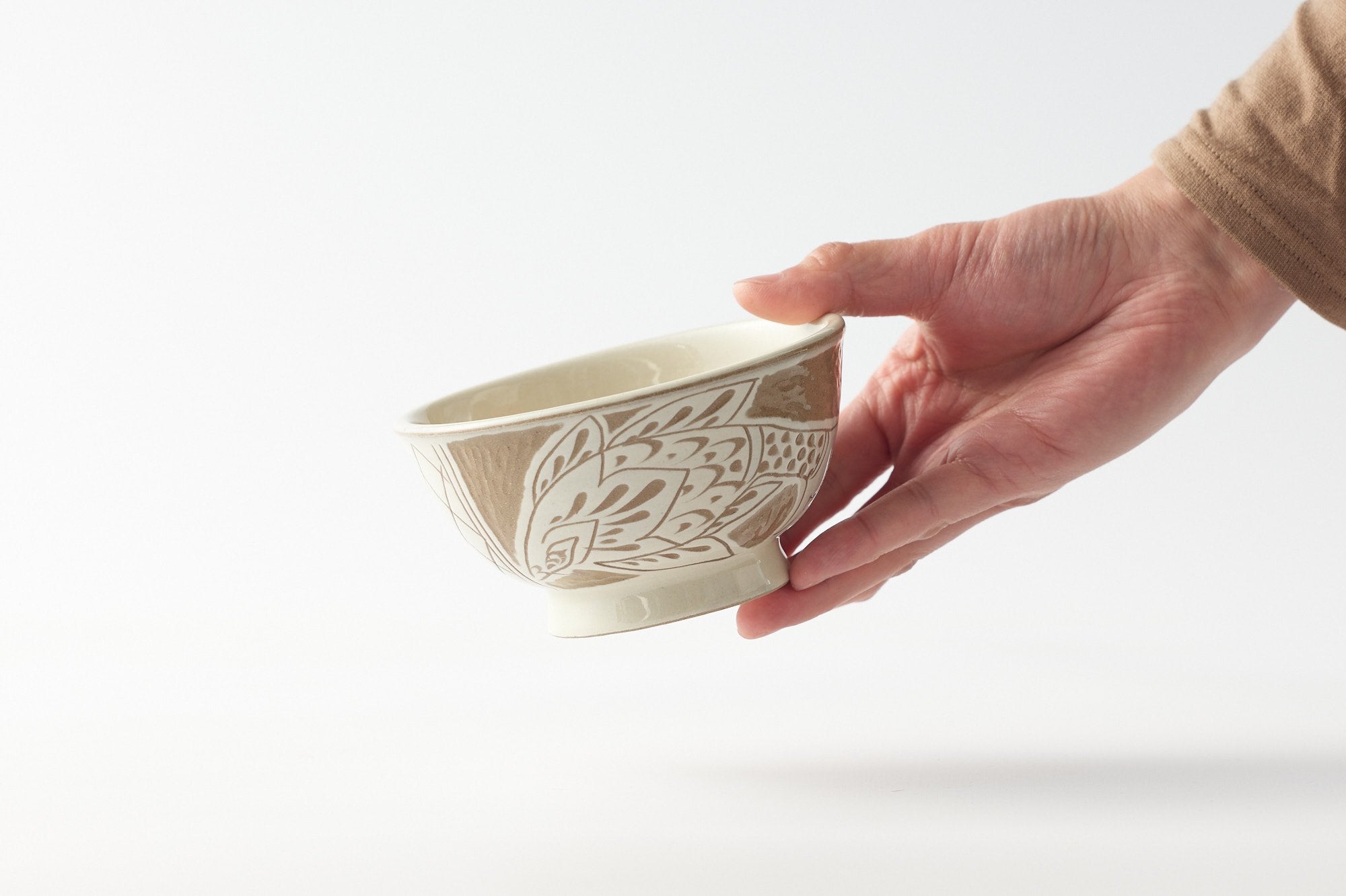 育陶園/汁マカイ 飯マカイ/白魚文線彫/やちむん