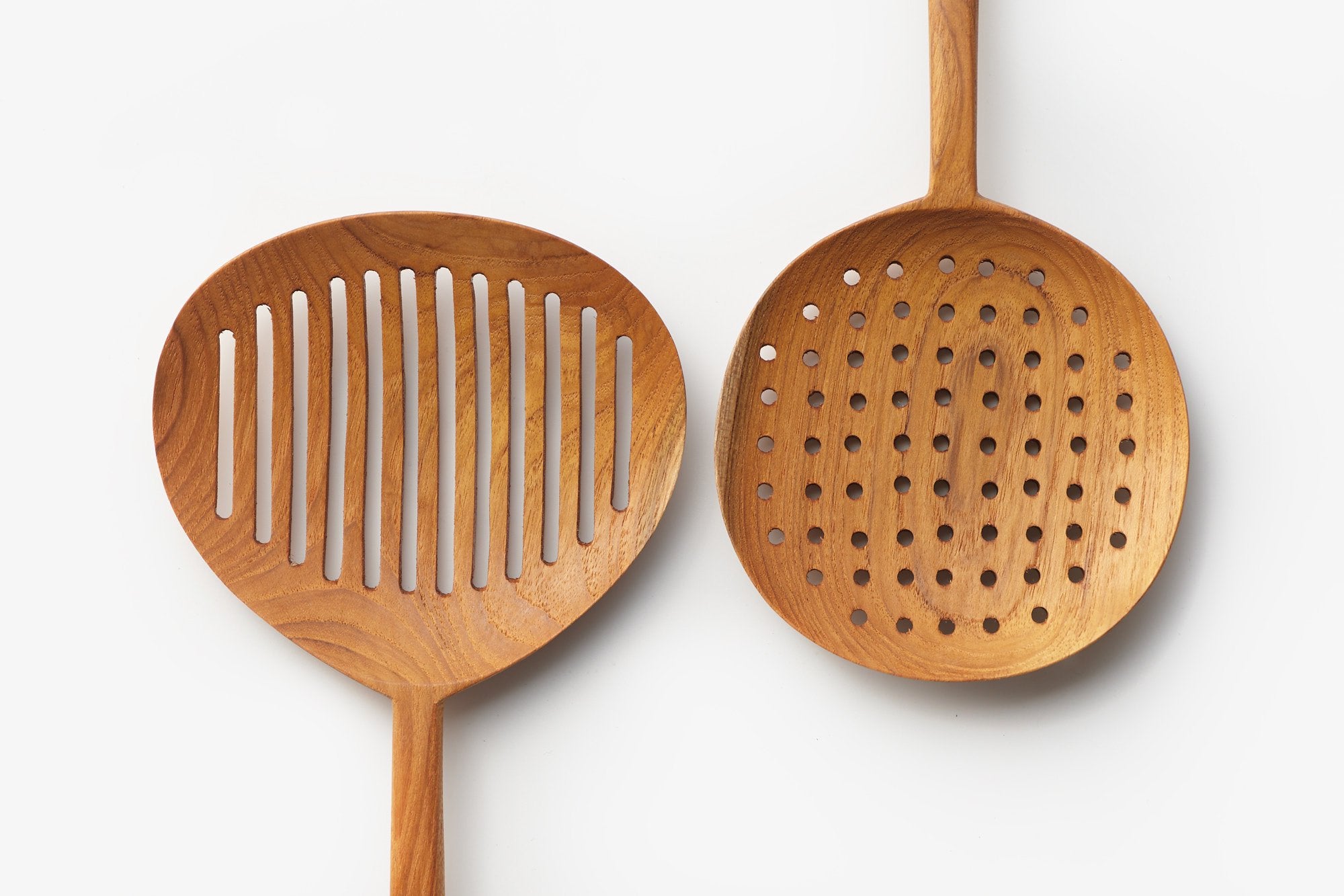 ラオスのカトラリー/穴開きレードル/チーク