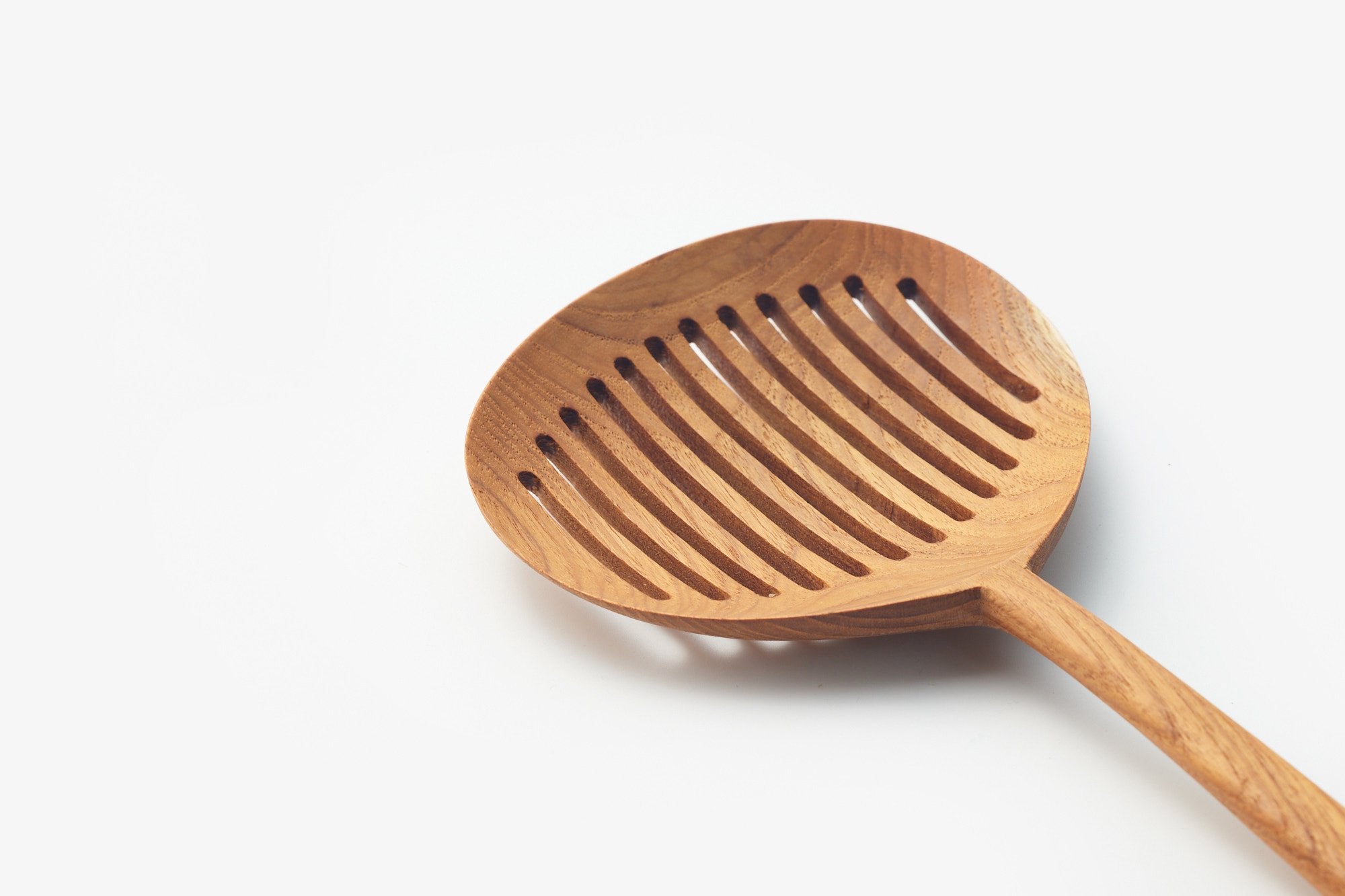 ラオスのカトラリー/穴開きレードル/チーク