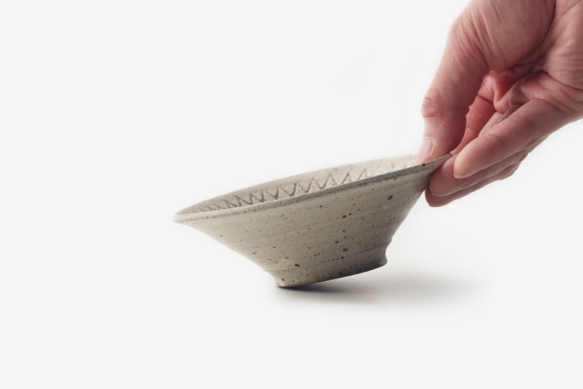 角りわ子/白釉線紋小鉢