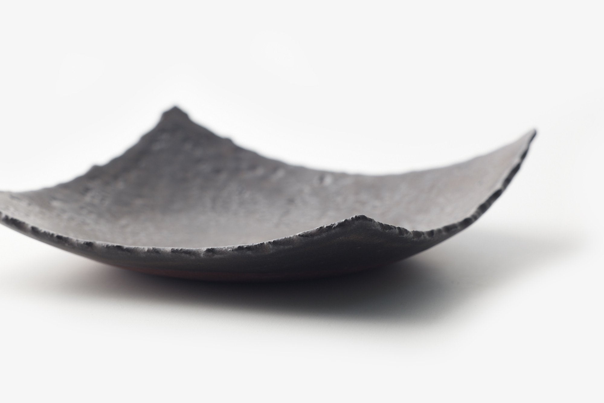 角りわ子/黒釉角皿