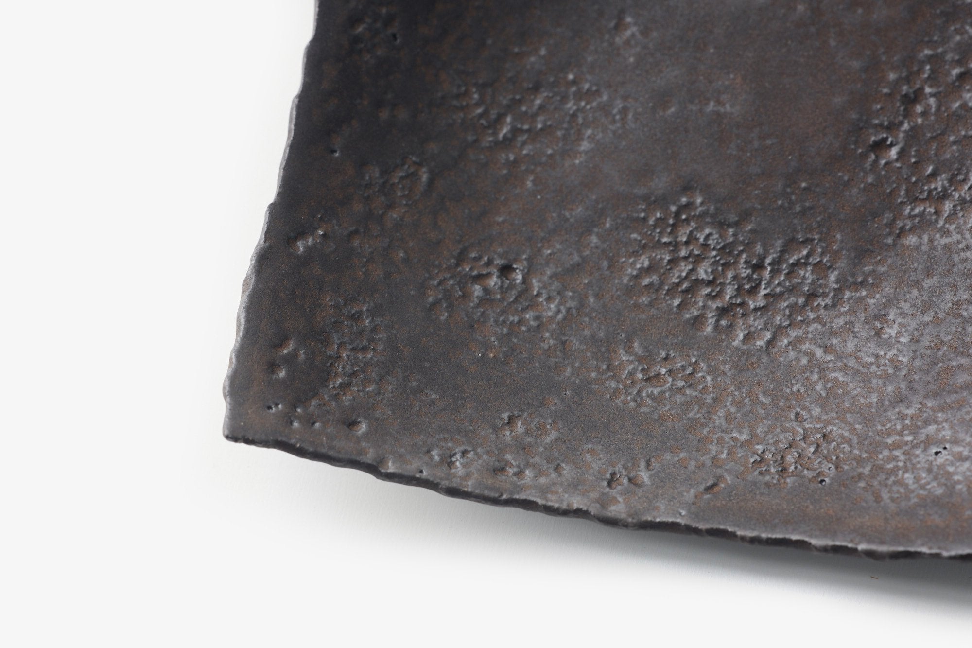 角りわ子/黒釉角皿