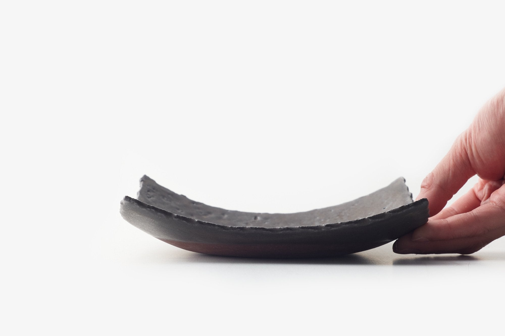 角りわ子/黒釉角皿