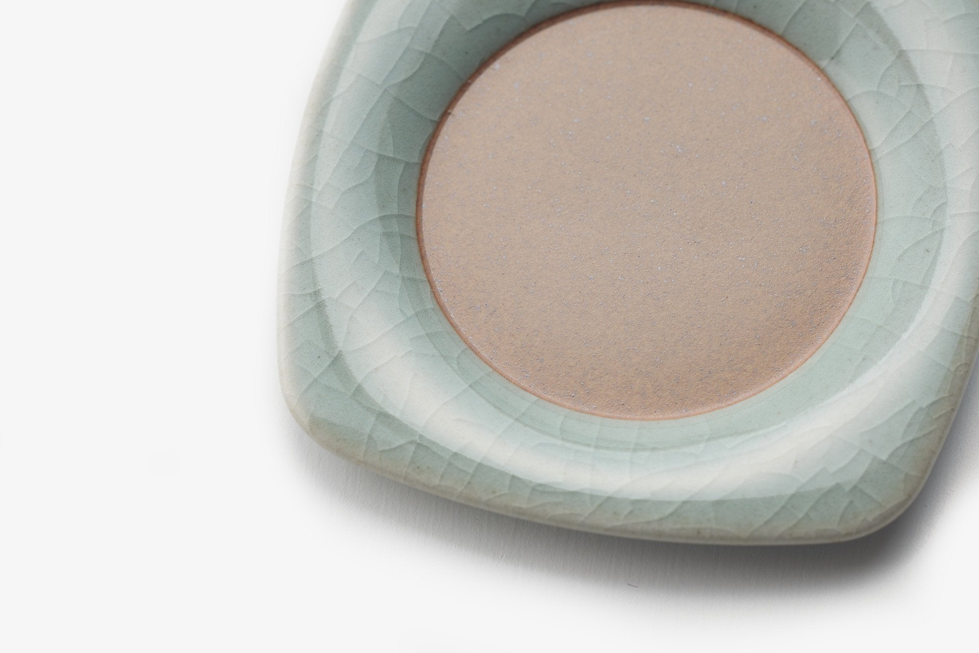 鍋島虎仙窯/貫入茶托/鍋島青瓷/乙なもの