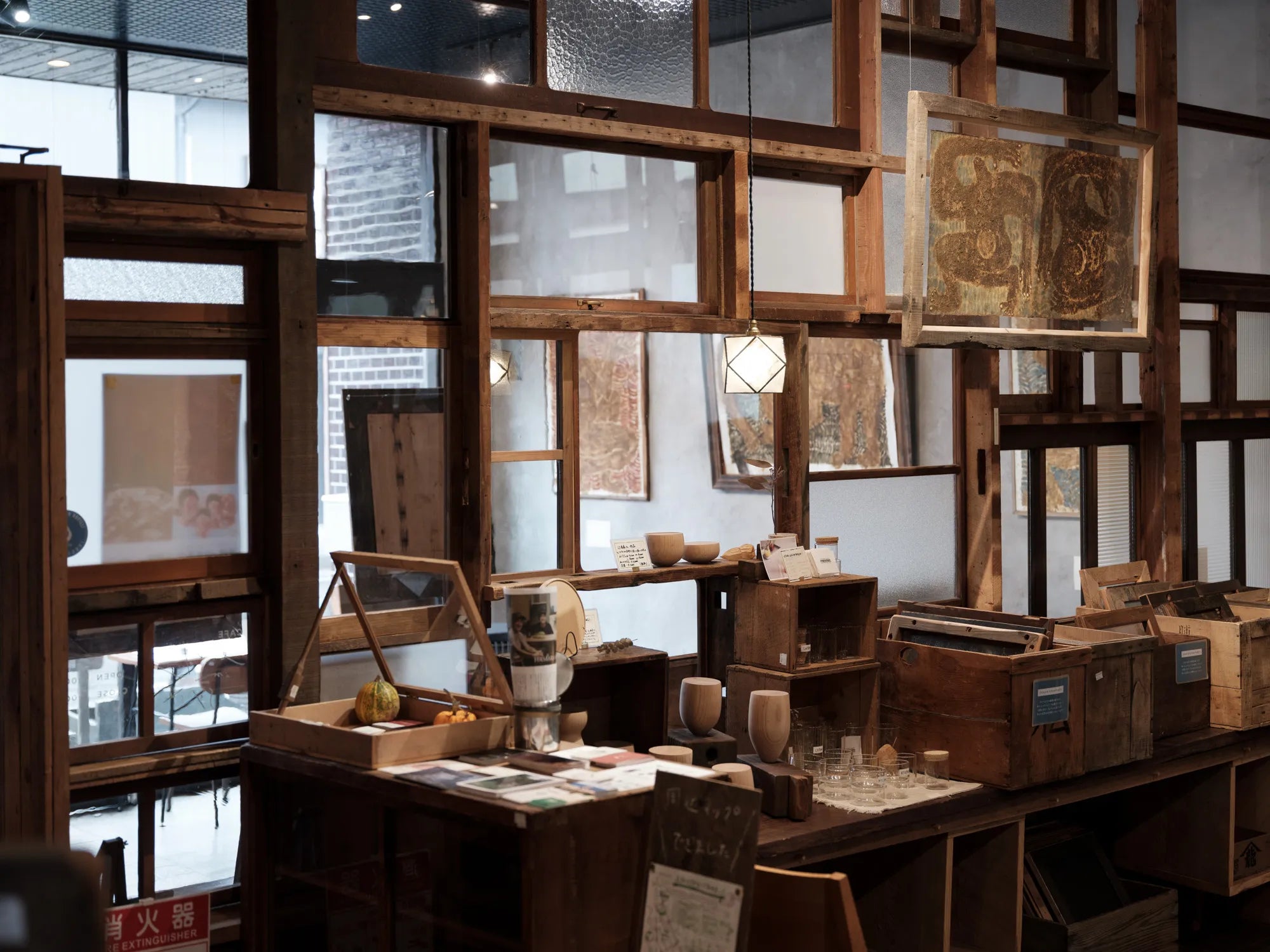 Rebuilding Center JAPAN/古材フレーム