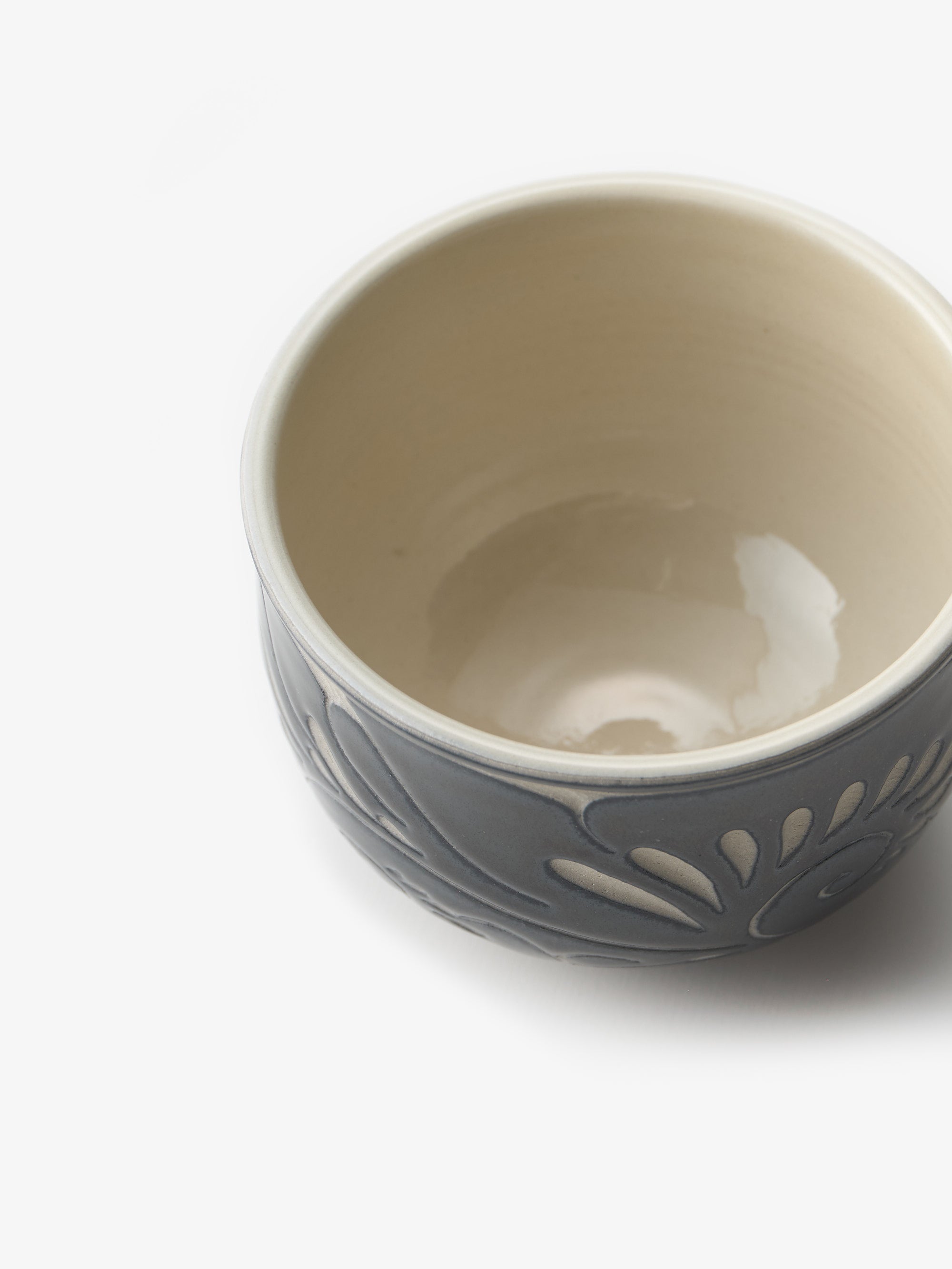 育陶園/カップ/唐草線彫/やちむん