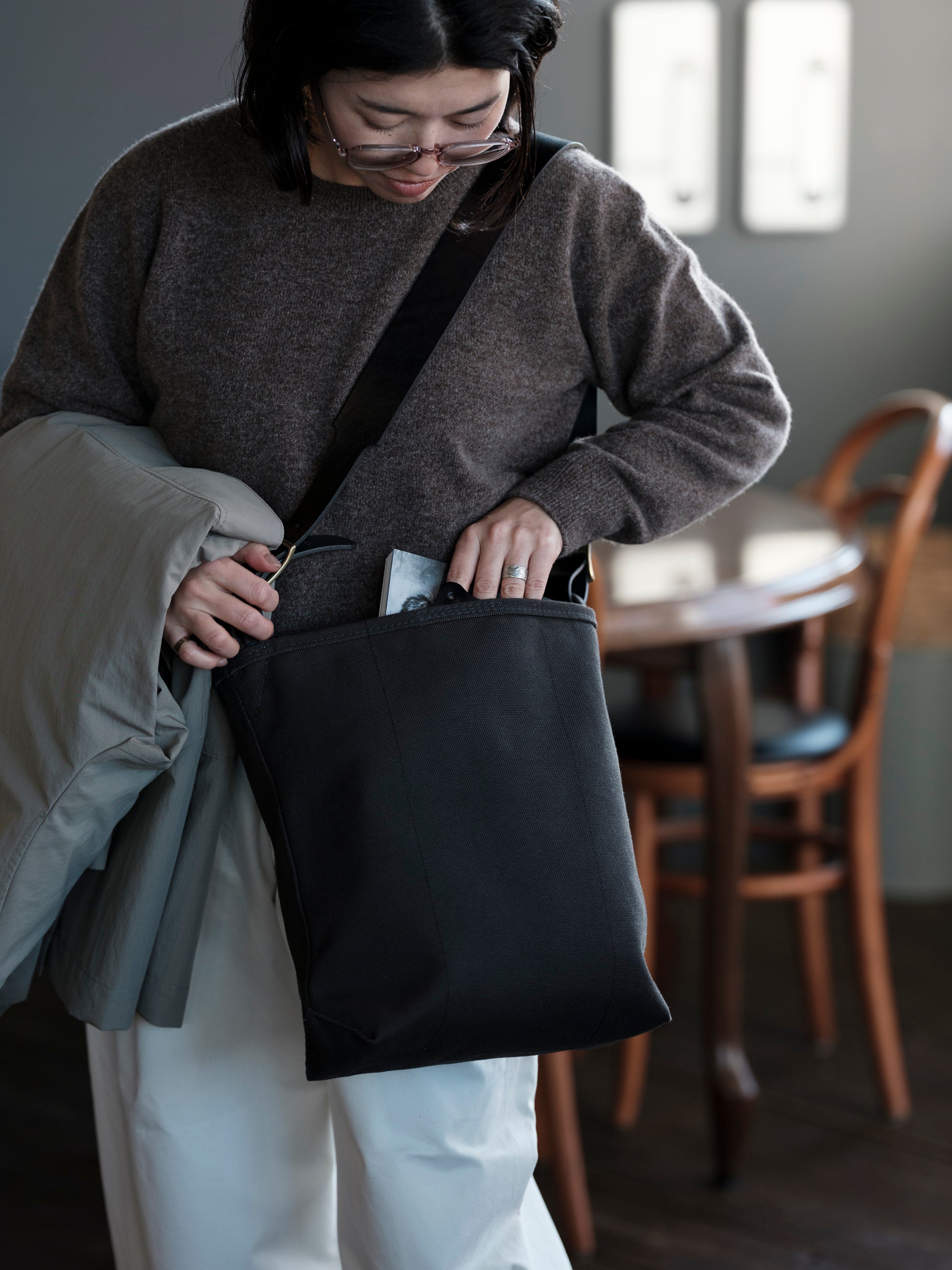 raregem/METO/Charcoal Grey