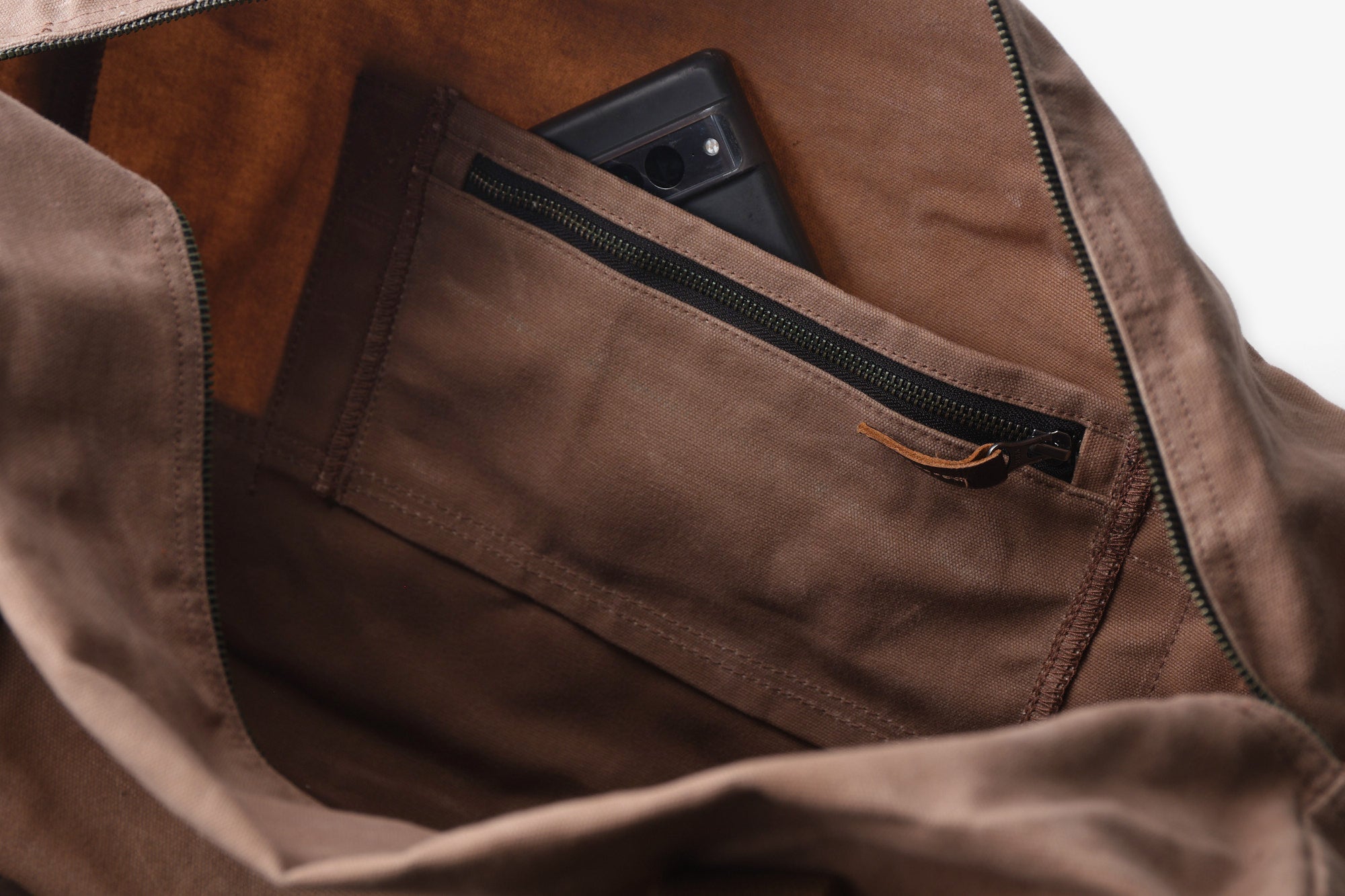 BAREBONES/ニーラム ダッフル