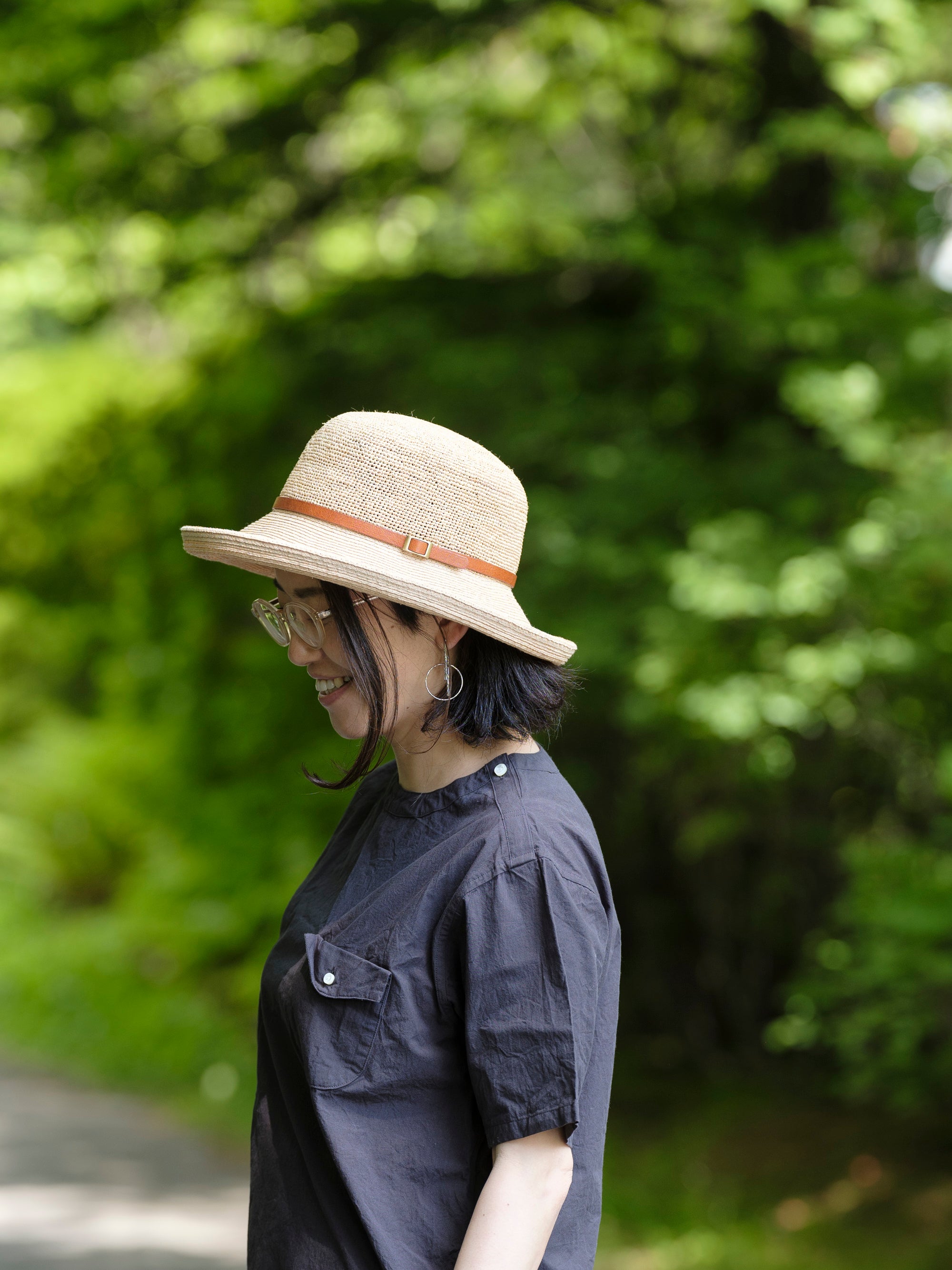 石田製帽/極細ラフィアかぎ編み/ラフィアブレード/コンビ革ベルト