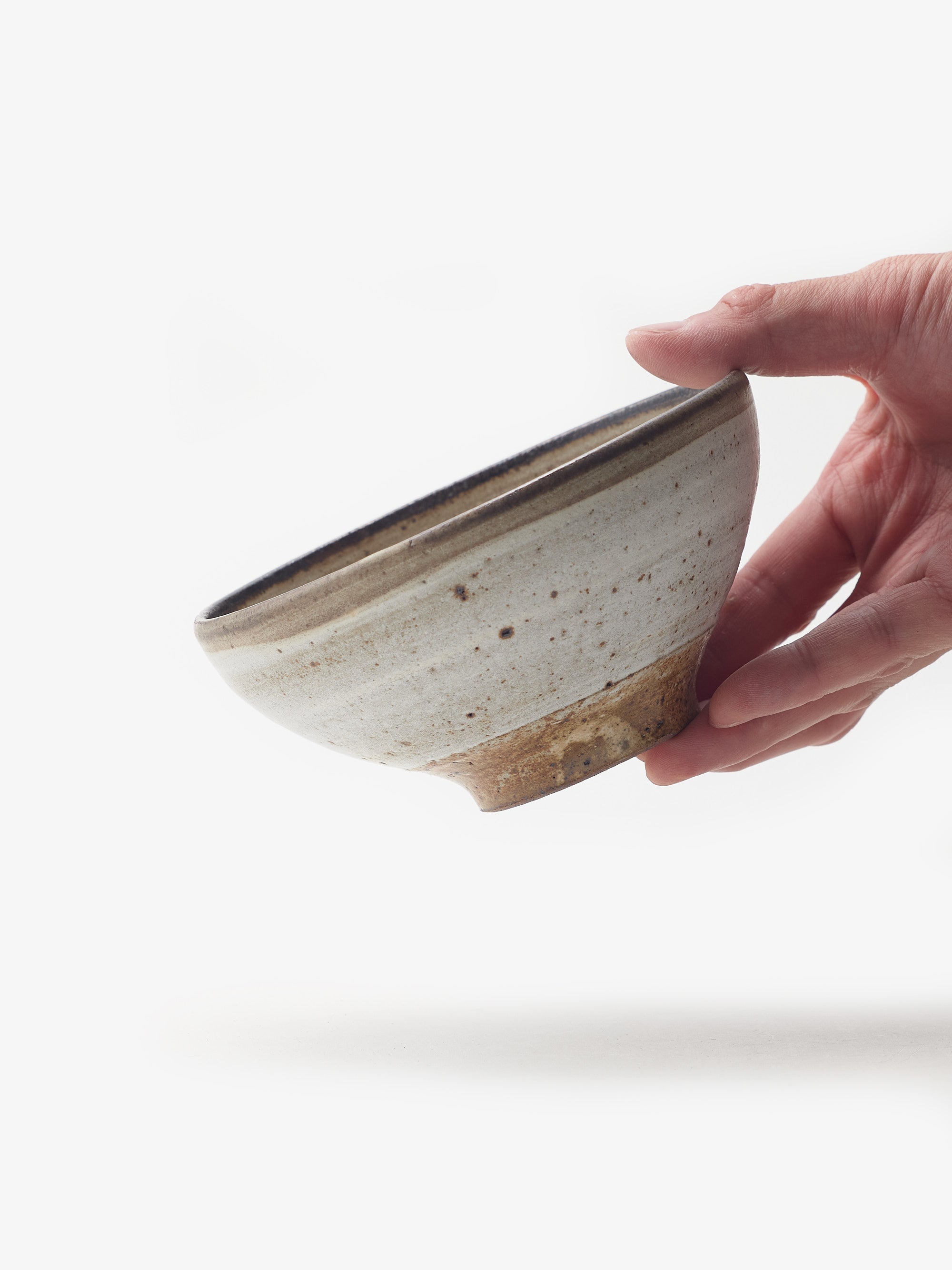 角りわ子/白玉釉黒緑茶碗