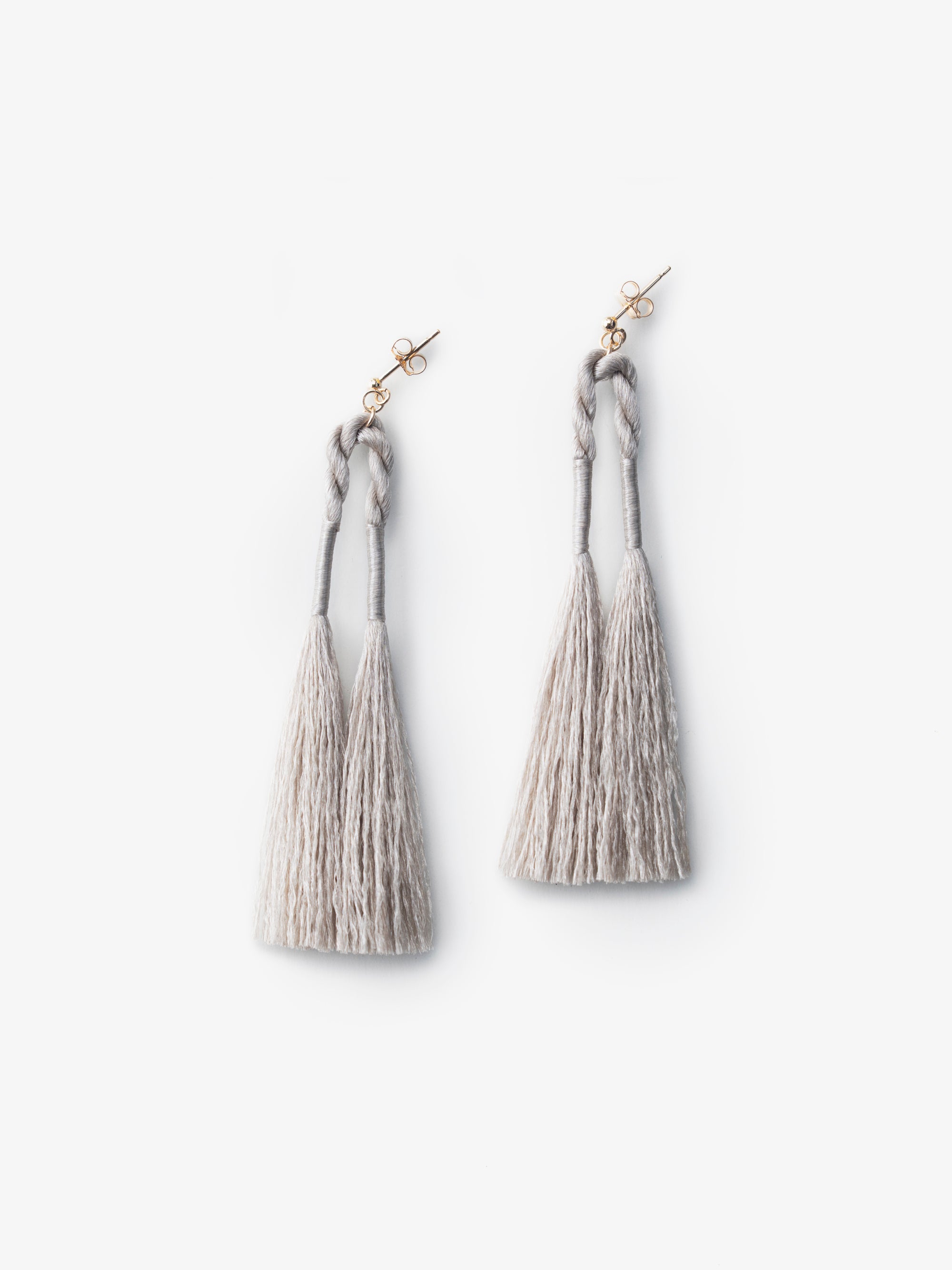 アーチのタッセル耳飾り｜Hue Rain