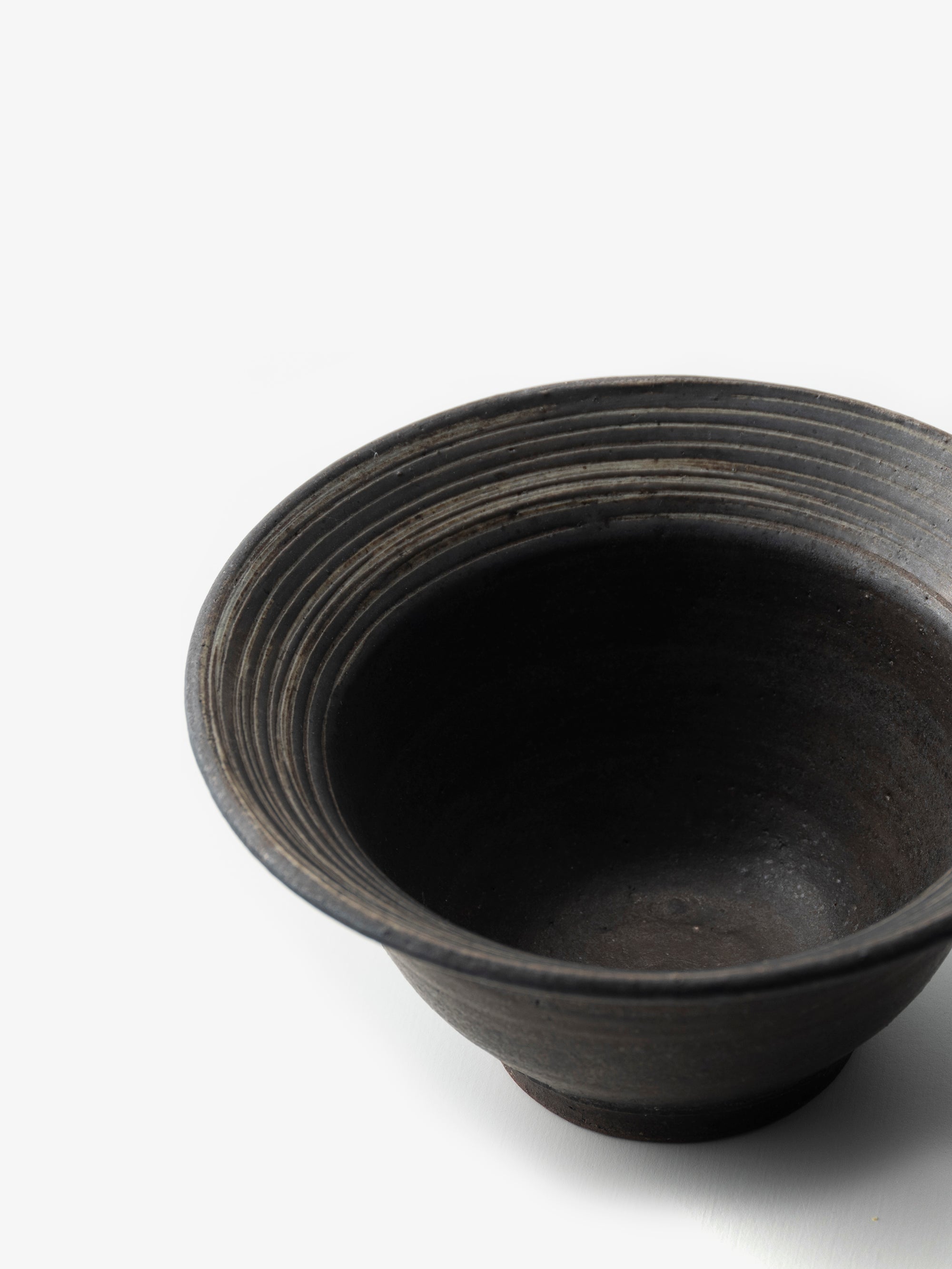 角りわ子/黒墨釉線紋鉢