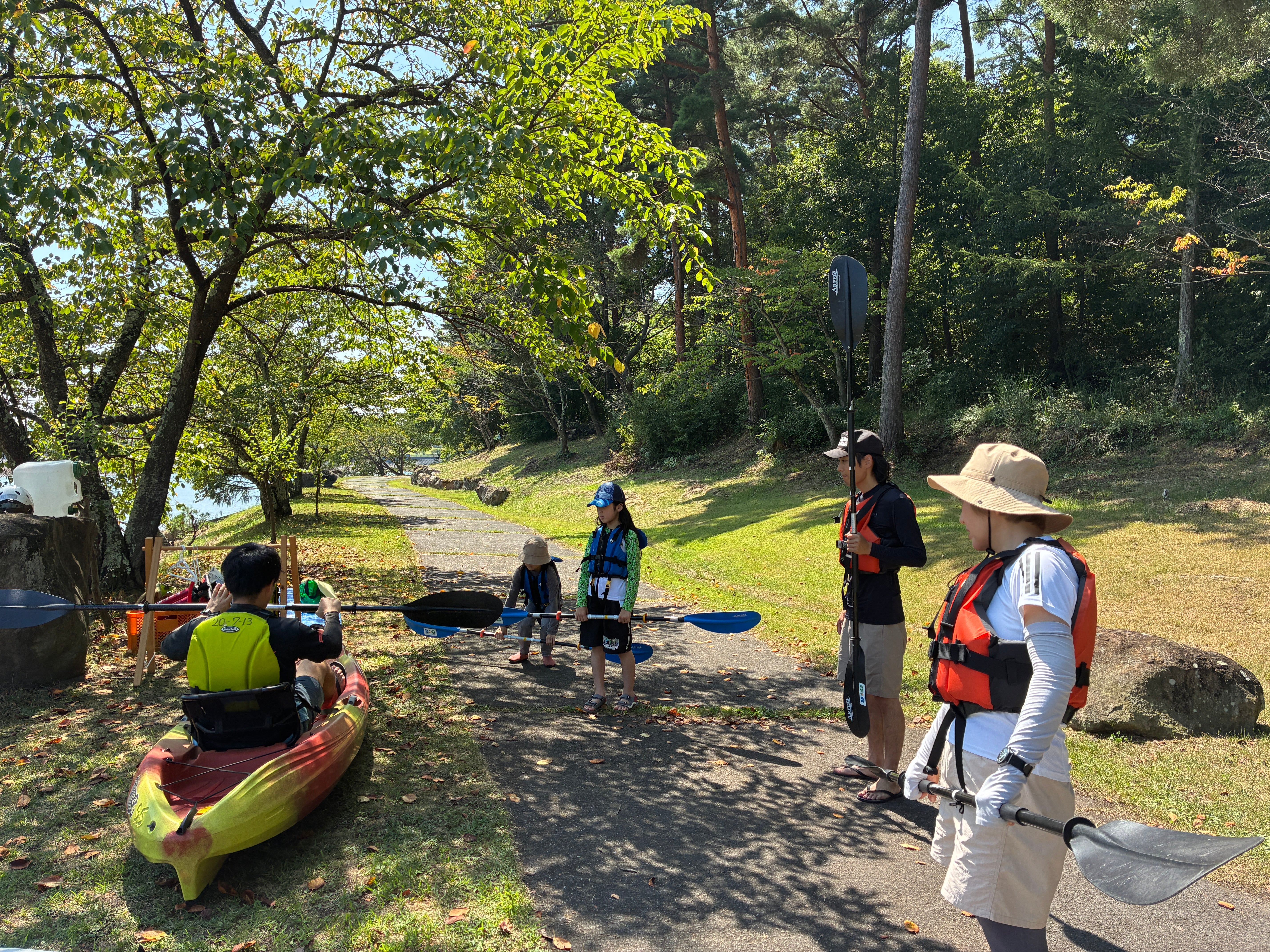 芸術むら公園・明神池でSUP&カヌー体験