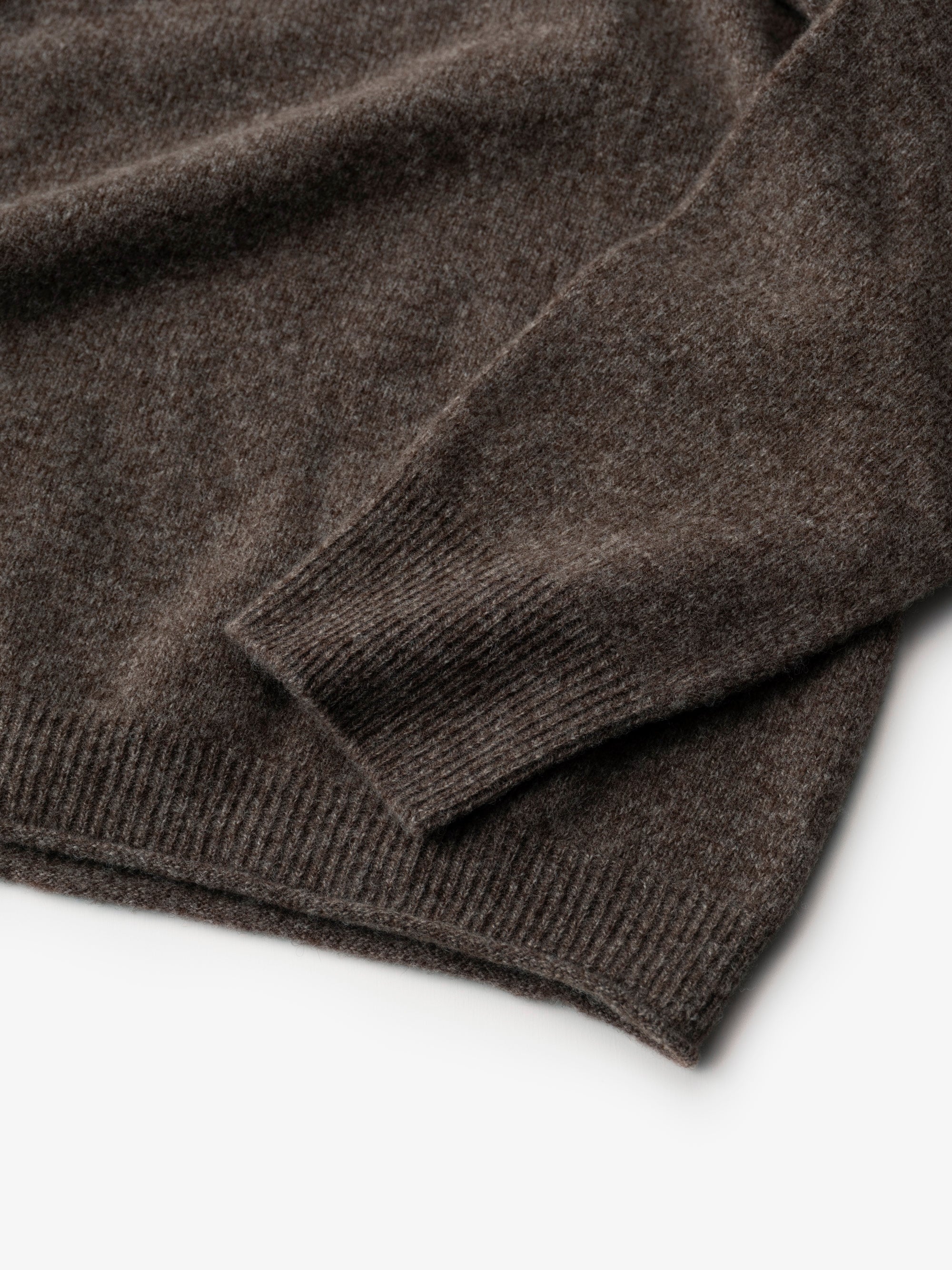 石徹白洋品店/クルーネックセーター/メリノウール/タスマニアブラウン