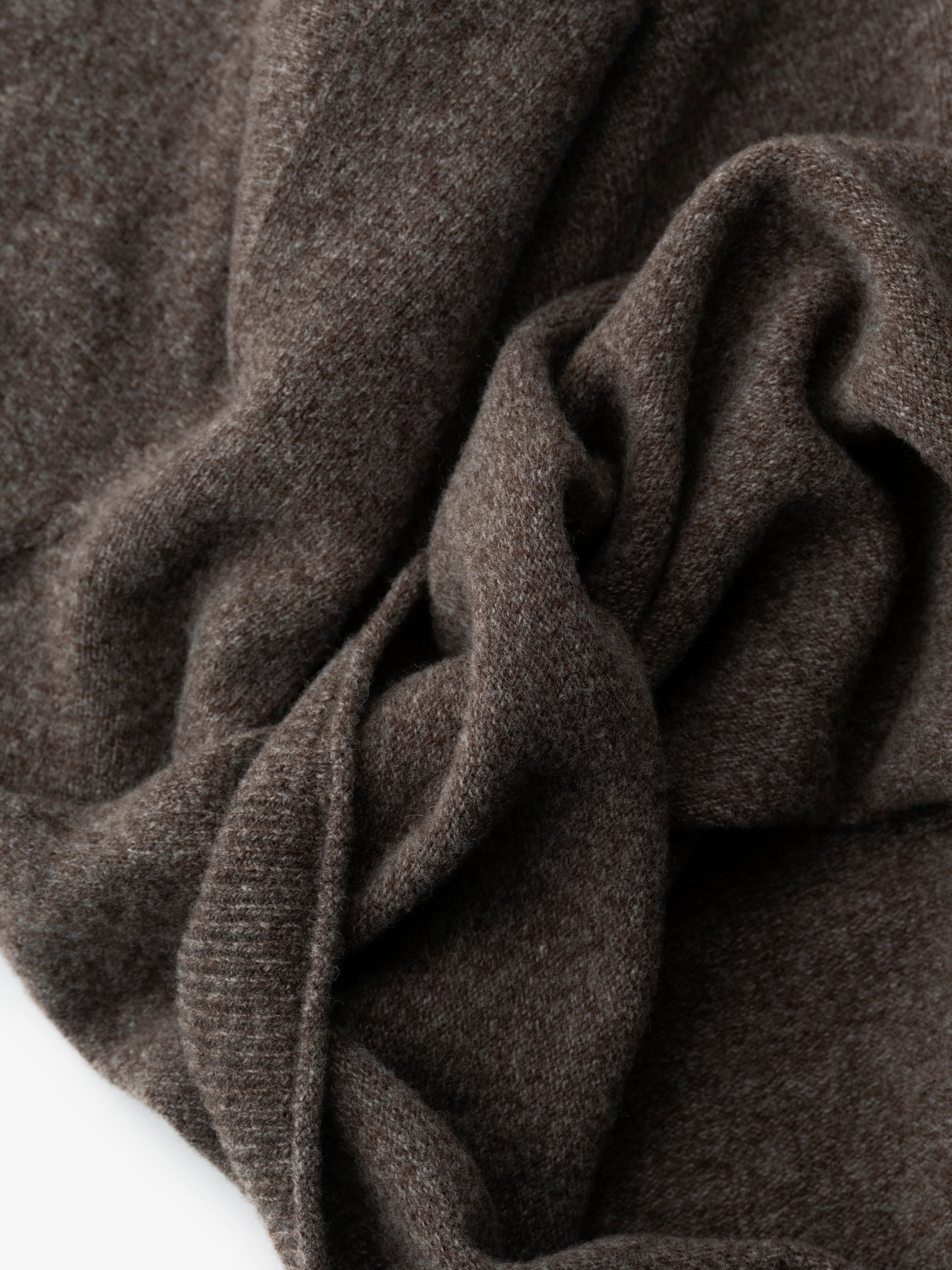 石徹白洋品店/クルーネックセーター/メリノウール/タスマニアブラウン