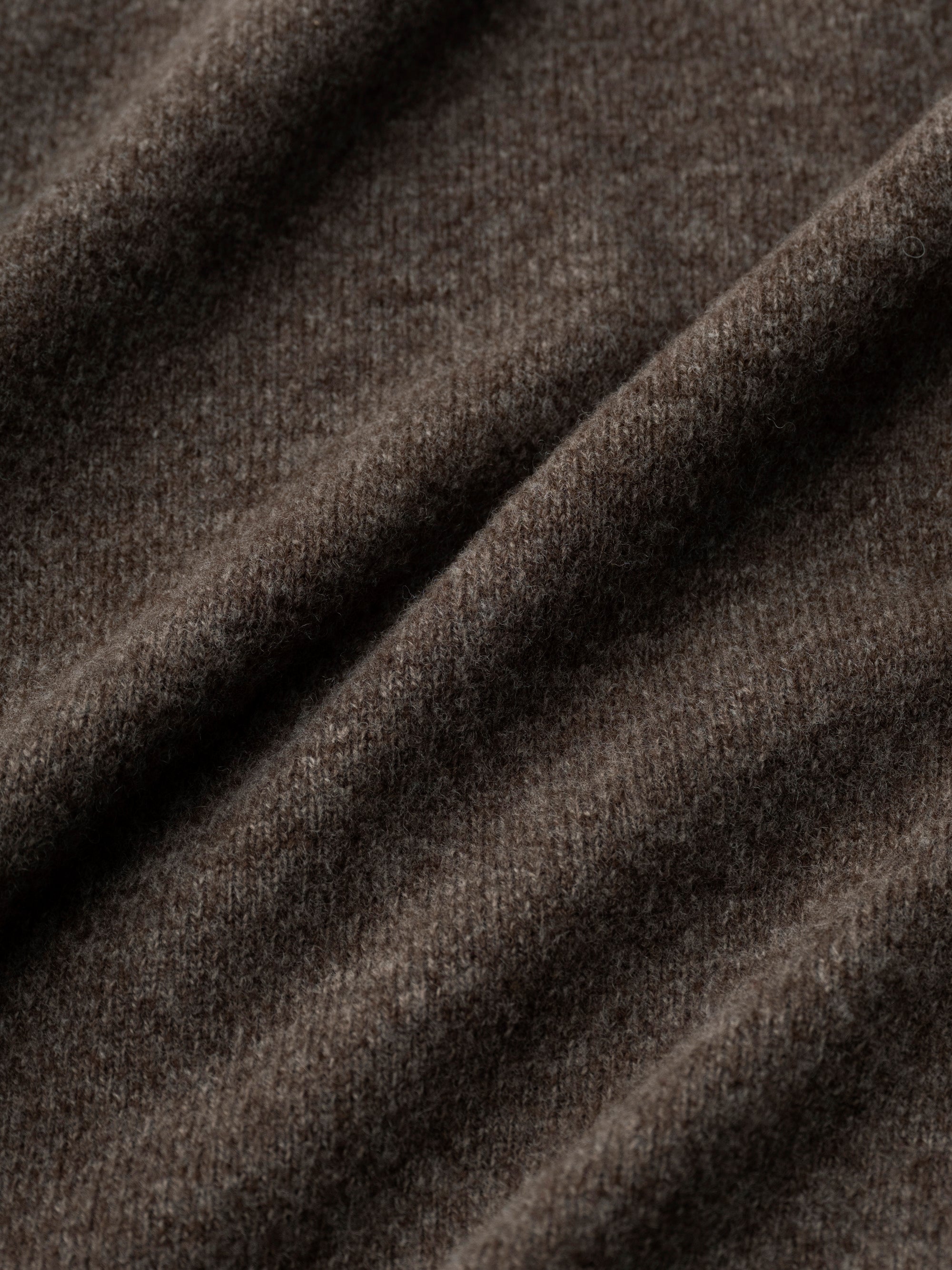石徹白洋品店/クルーネックセーター/メリノウール/タスマニアブラウン
