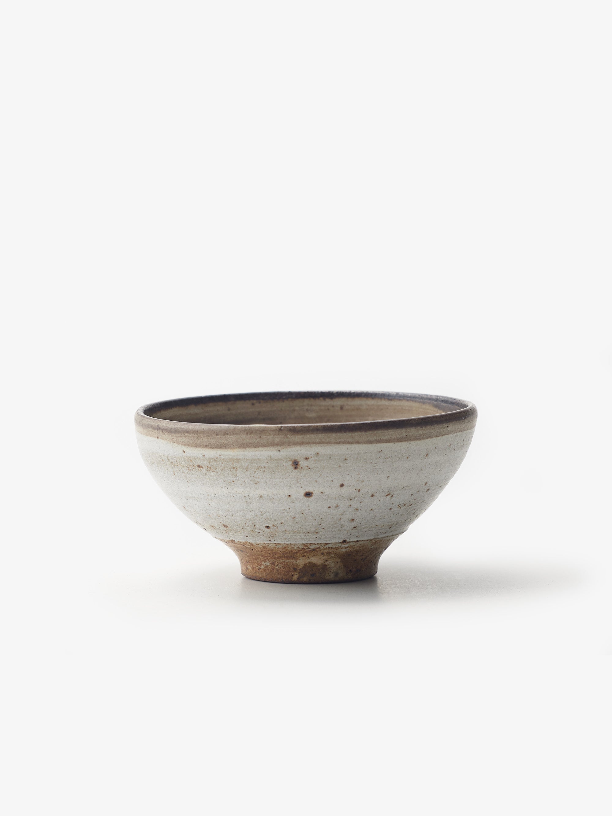 角りわ子/白玉釉黒緑茶碗