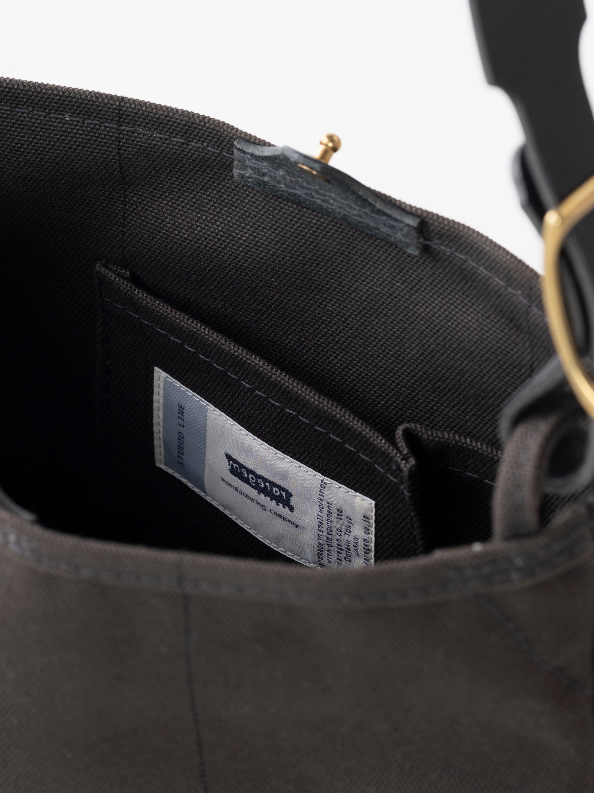 raregem/METO/Charcoal Grey