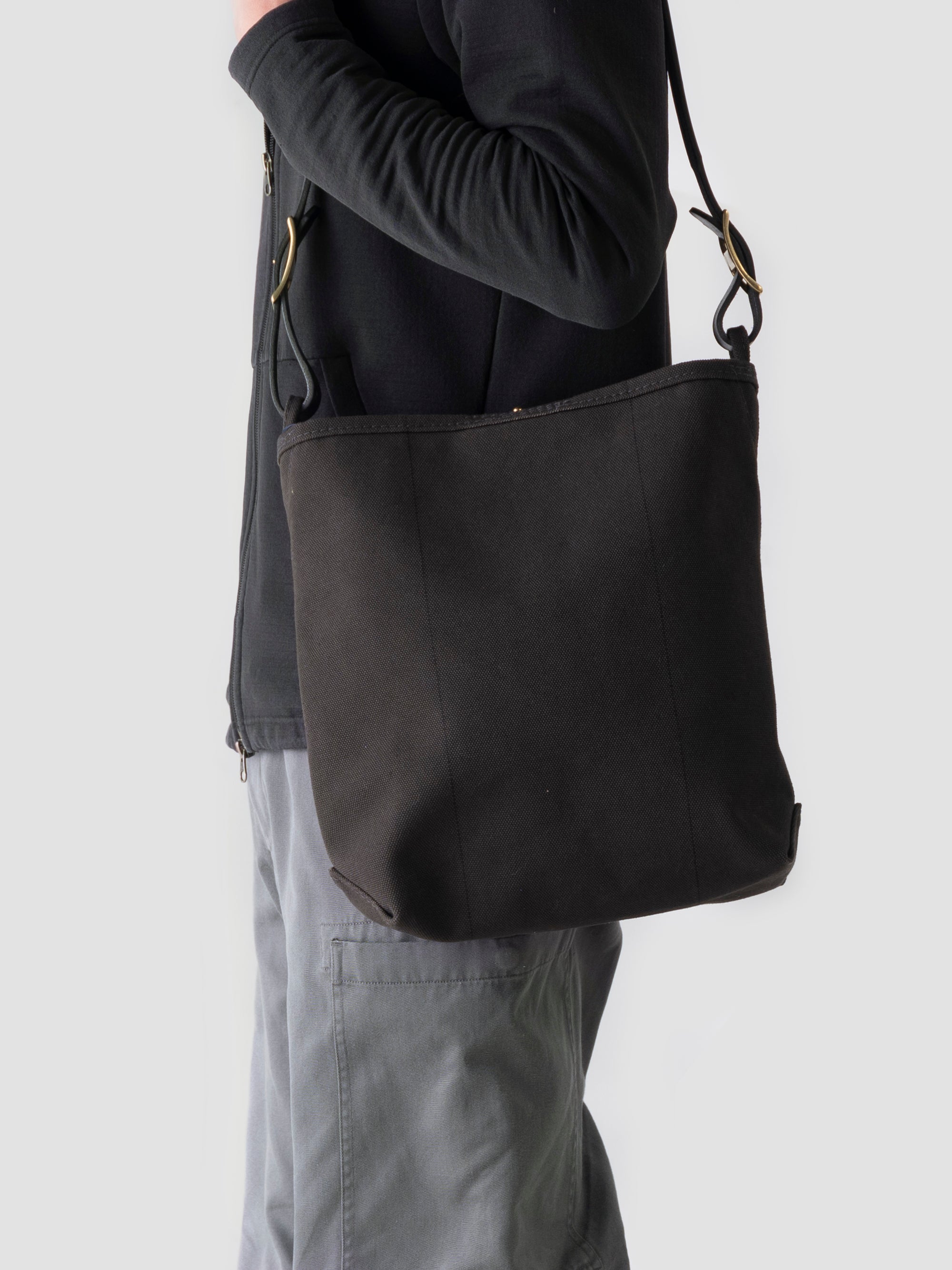 raregem/METO/Charcoal Grey