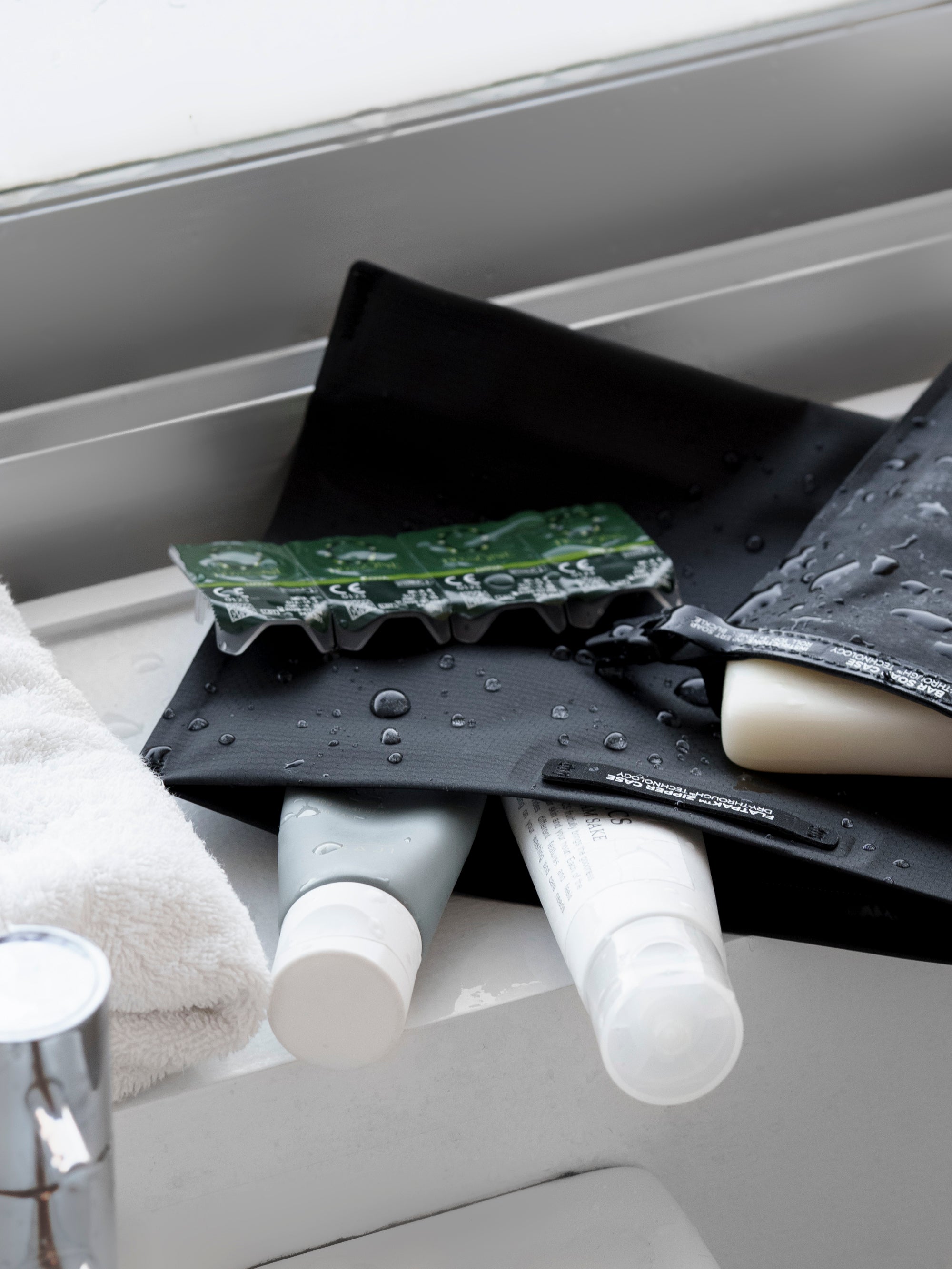 フラットパック トイレトリーケース | Matador