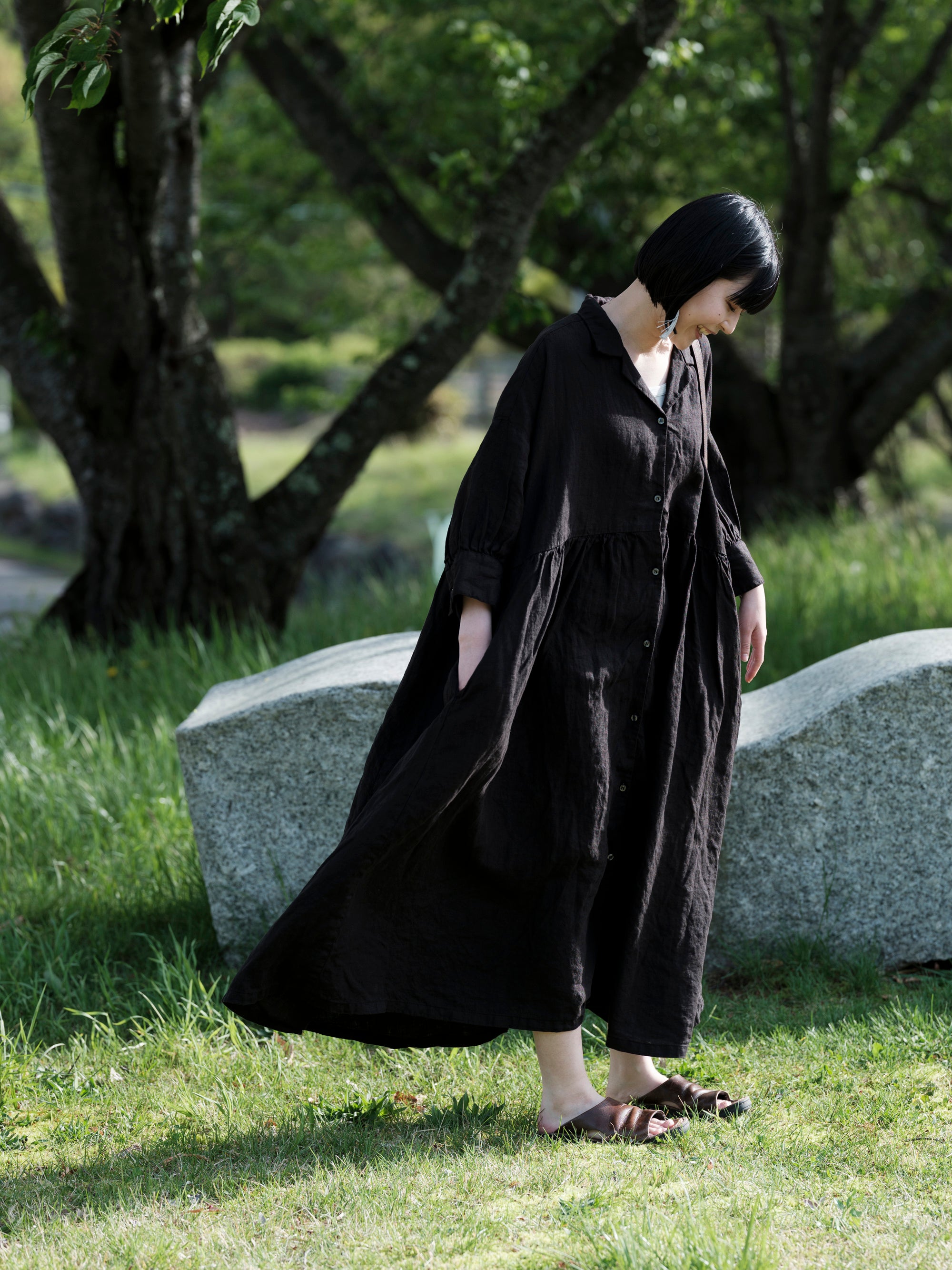 Open Collar Gathered Dress｜Honnete