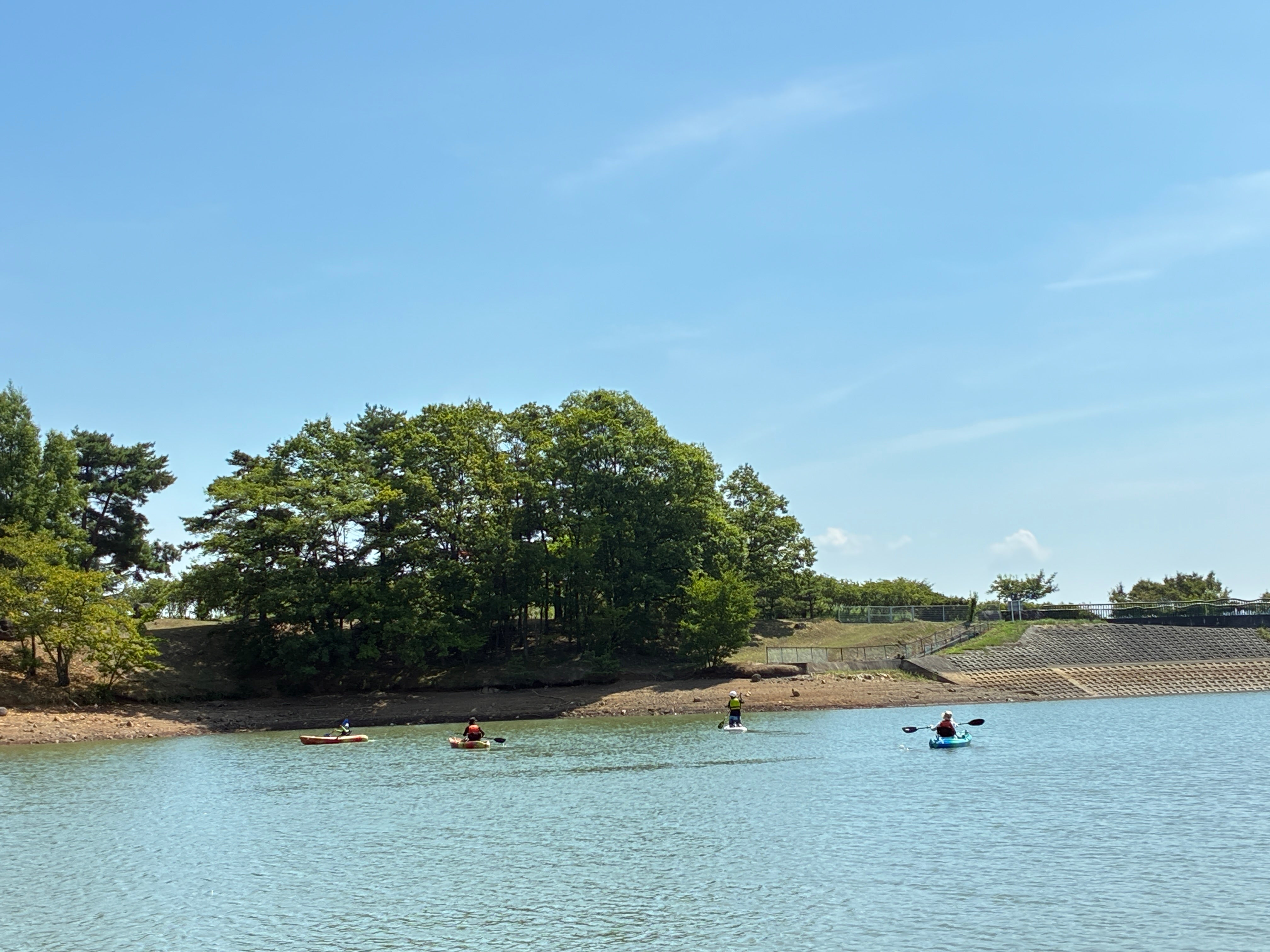 芸術むら公園・明神池でSUP＆カヌー体験
